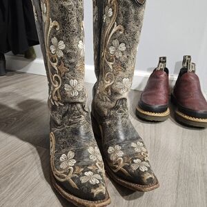 Corral boots